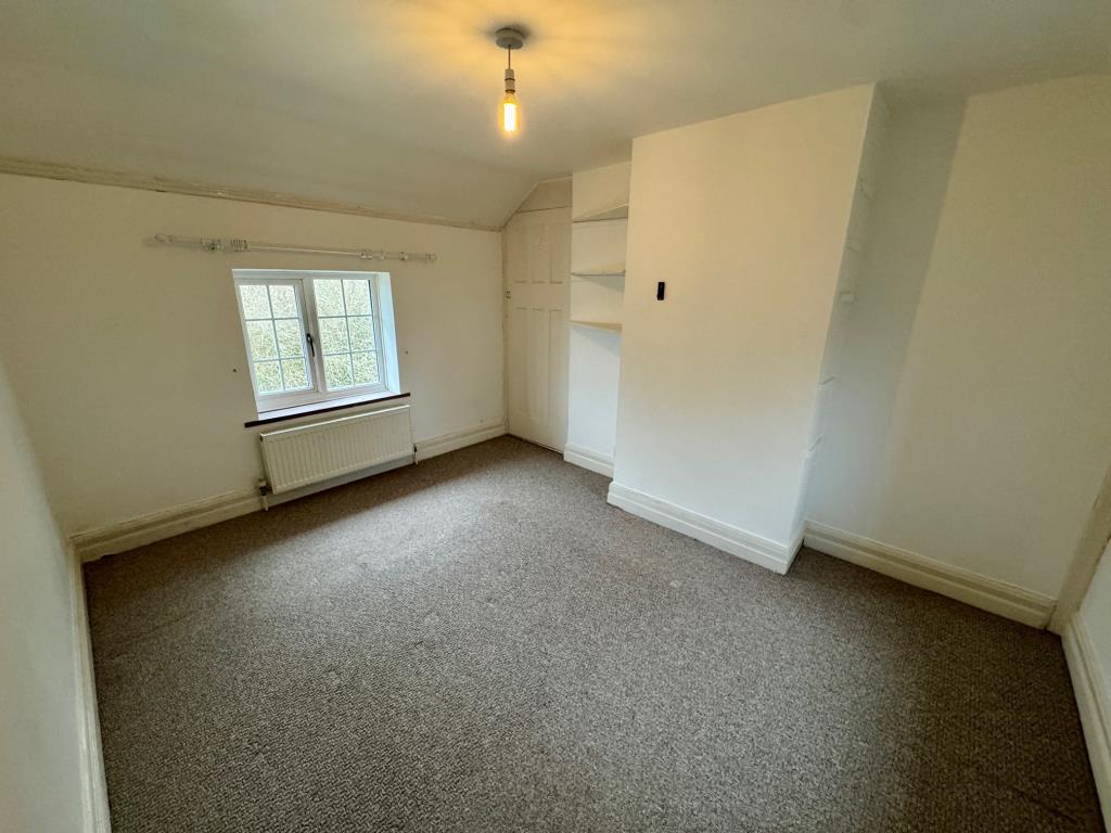 Lot: 83 - A PAIR OF SEMI-DETACHED COTTAGES IN POPULAR LOCATION AND LAND EXTENDING TO APPROX. 1.3 ACRES IN TOTAL - No 1 Bedroom 3